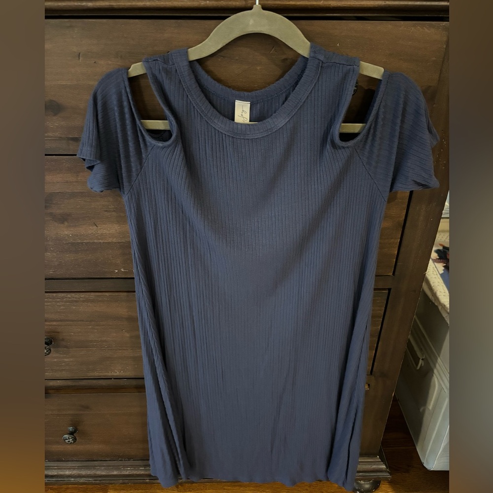 Evereve Allison Joy ‘cold shoulder’ dress